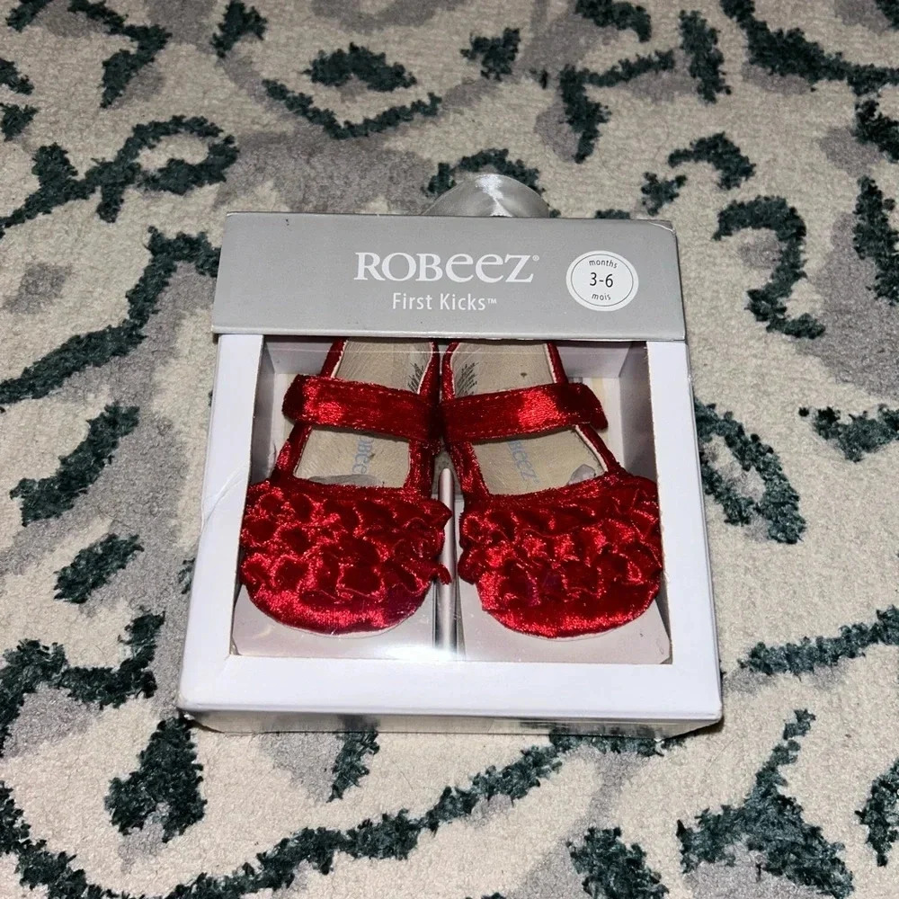 Robeez baby girl shoes gently used size 3-6 months